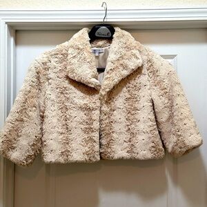Jennifer Lopez Women’s Cream Faux Cropped Jacket - Size Large (EUC)